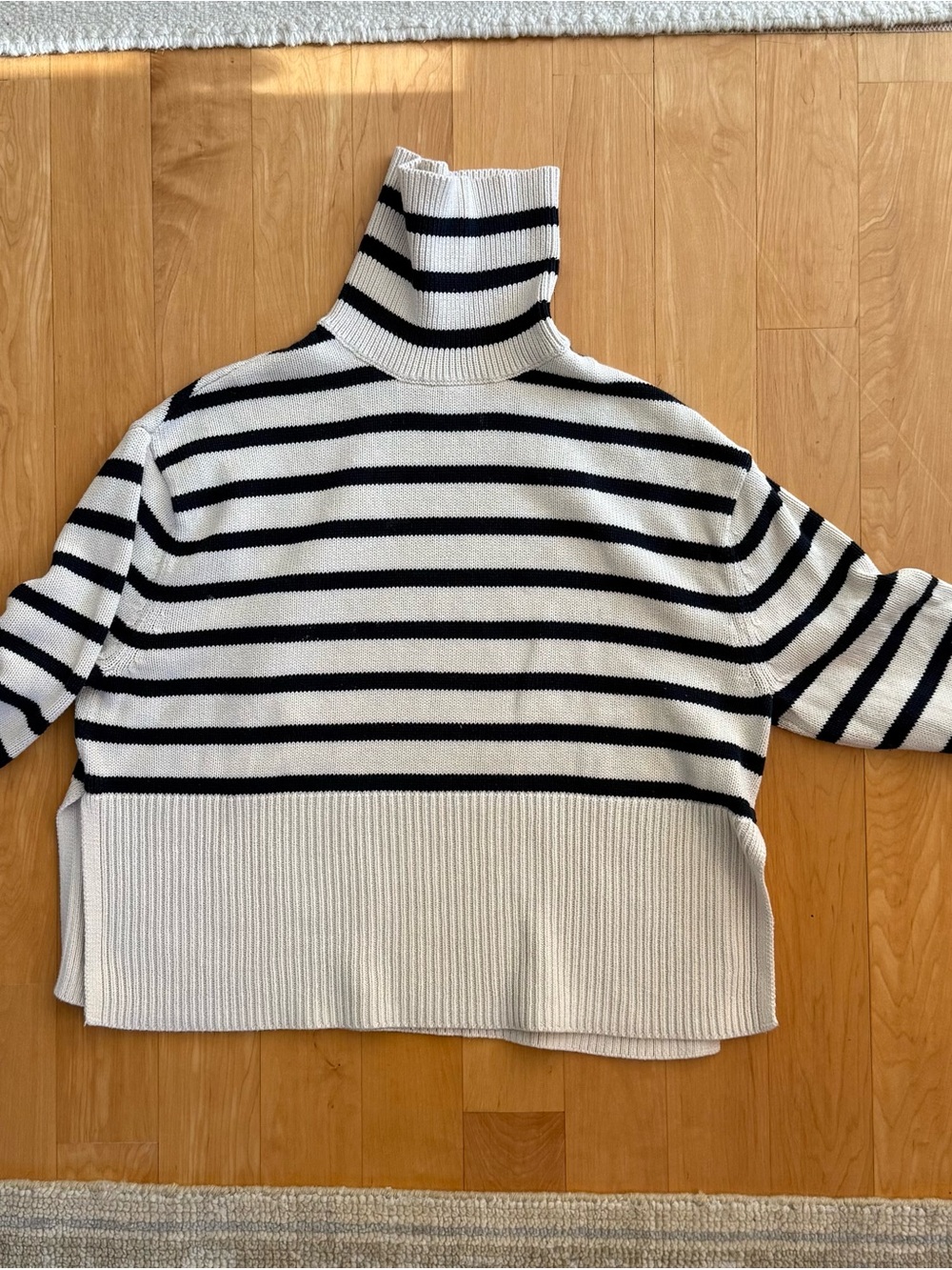 GAP 24/7 Split-Hem Oversized Turtleneck Sweater